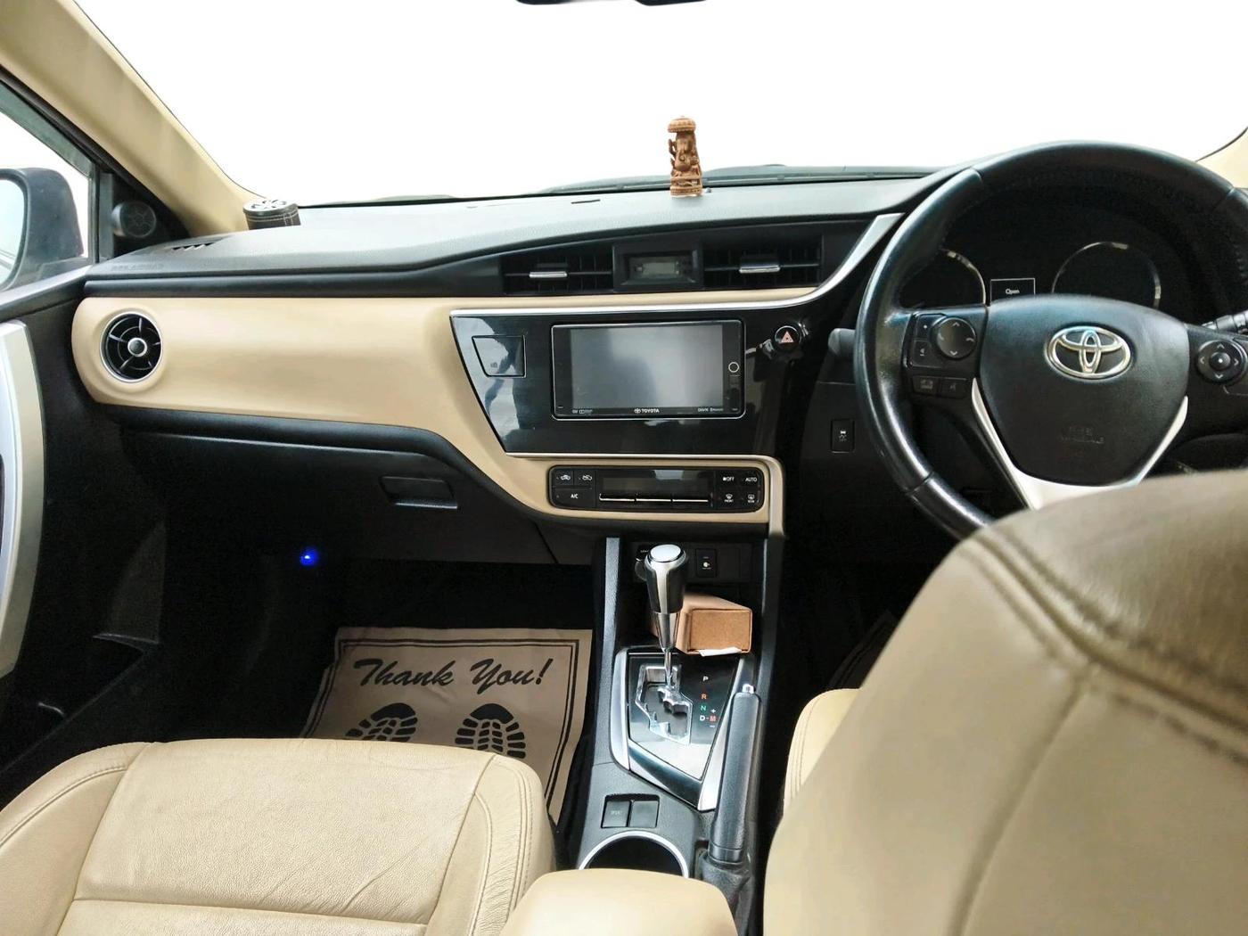 2017 Toyota Corolla Altis VL CVT PETROL, Petrol, Automatic, 1,61,871 km, interior