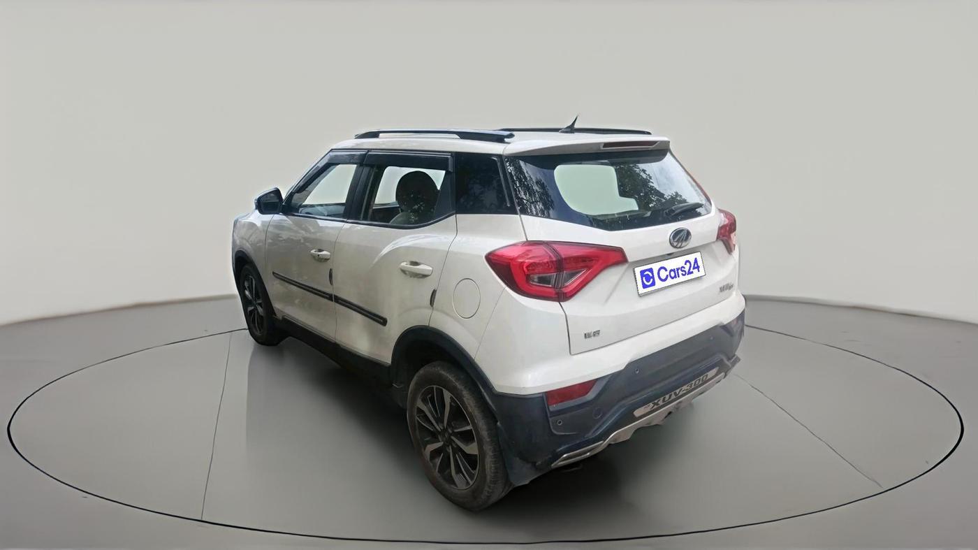 2021 Mahindra XUV300 W8 (O) 1.5 DIESEL, Diesel, Manual, 1,02,885 km, exterior