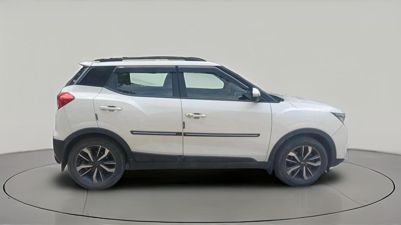 2021 Mahindra XUV300 W8 (O) 1.5 DIESEL, Diesel, Manual, 1,02,885 km, exterior