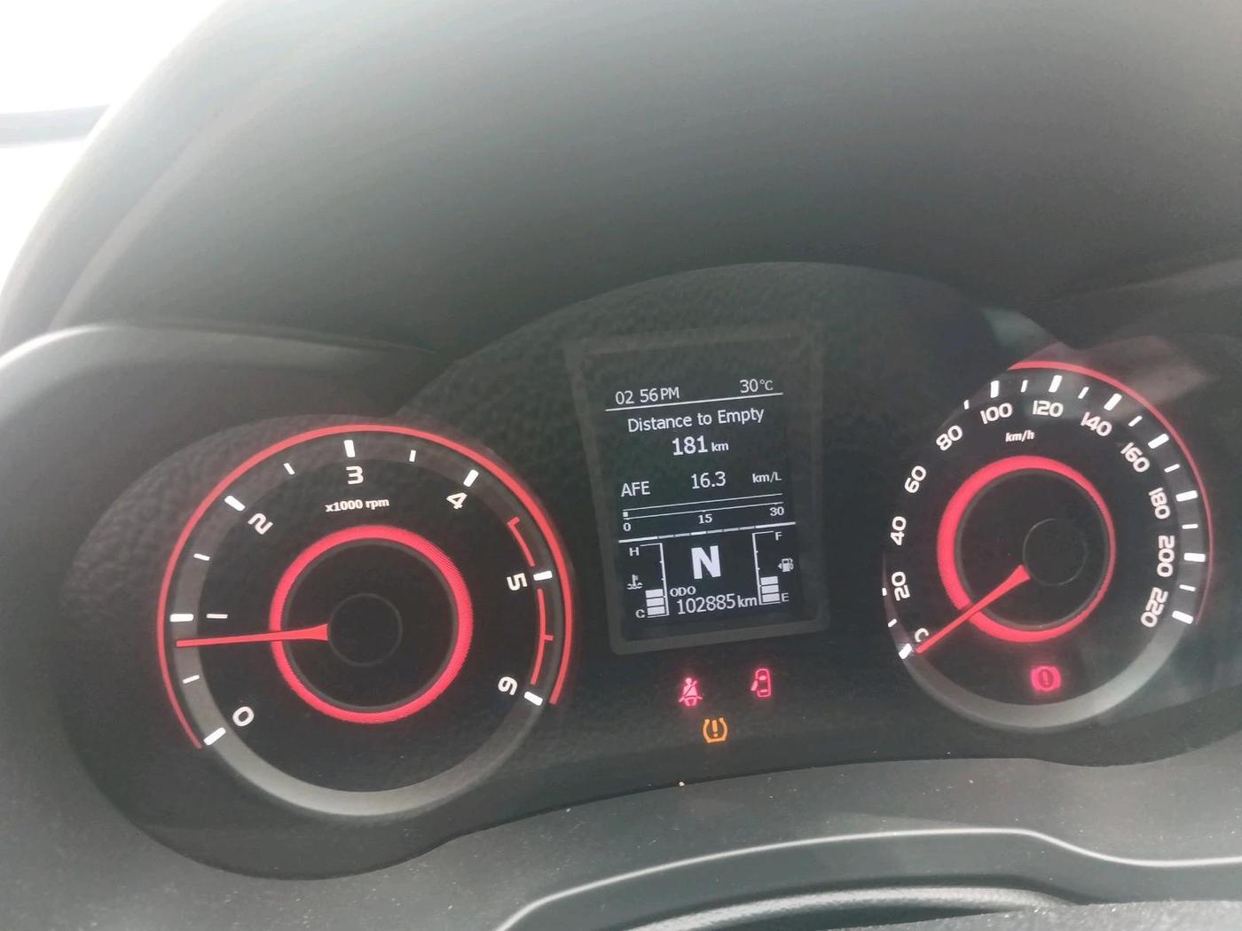 2021 Mahindra XUV300 W8 (O) 1.5 DIESEL, Diesel, Manual, 1,02,885 km, interior