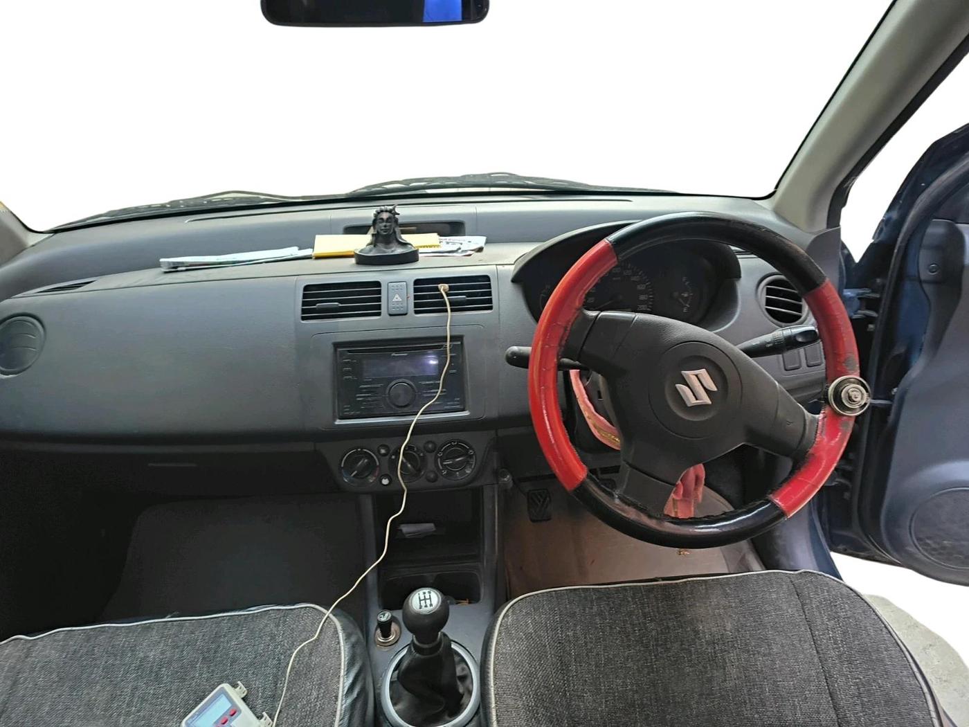2011 Maruti Swift Dzire LXI, CNG, Manual, 1,89,833 km, interior
