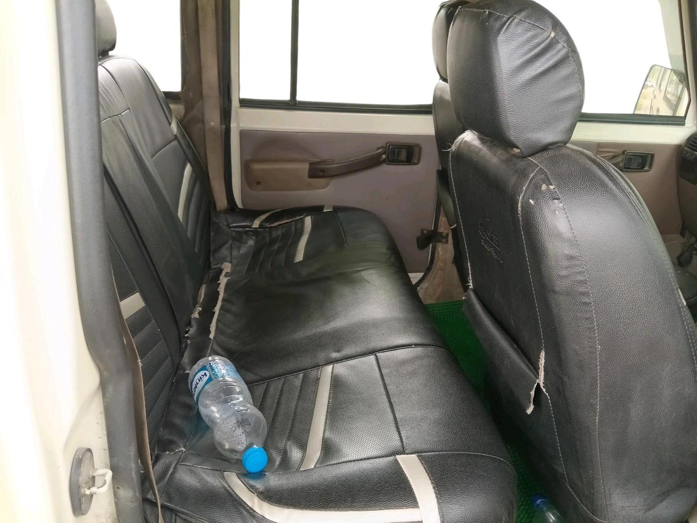 2016 Mahindra Bolero SLX BS IV, Diesel, Manual, 1,18,585 km, interior
