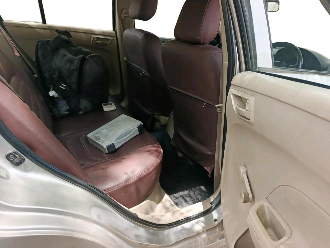 2017 Maruti Swift Dzire LXI (O), CNG, Manual, 1,06,106 km, interior