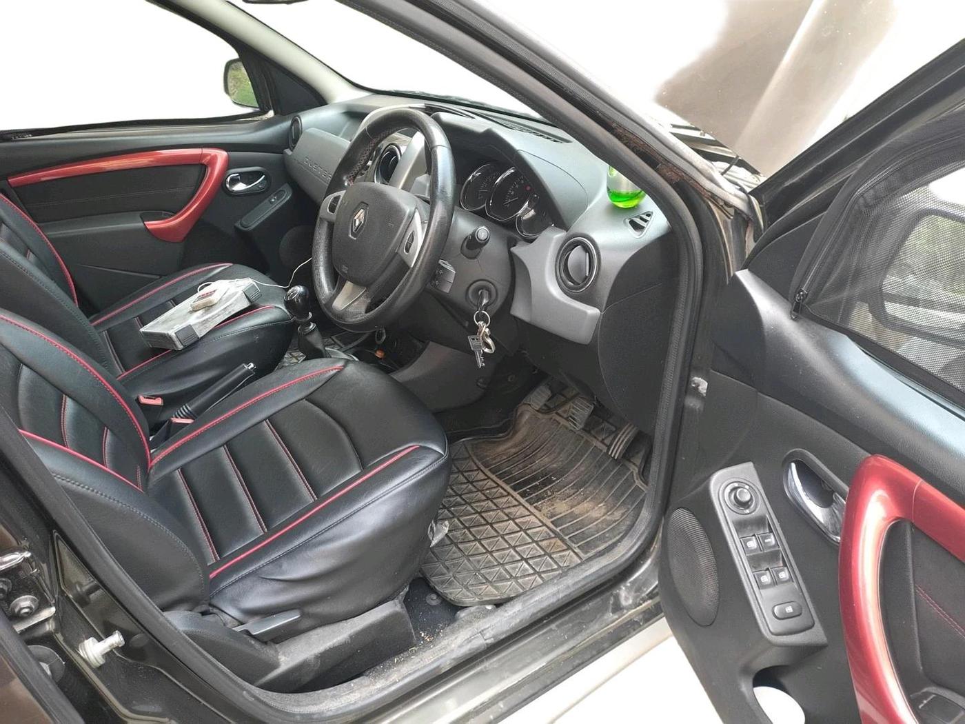2017 Renault Duster 110 PS RXZ 4X4 MT DIESEL, Diesel, Manual, 88,520 km, interior