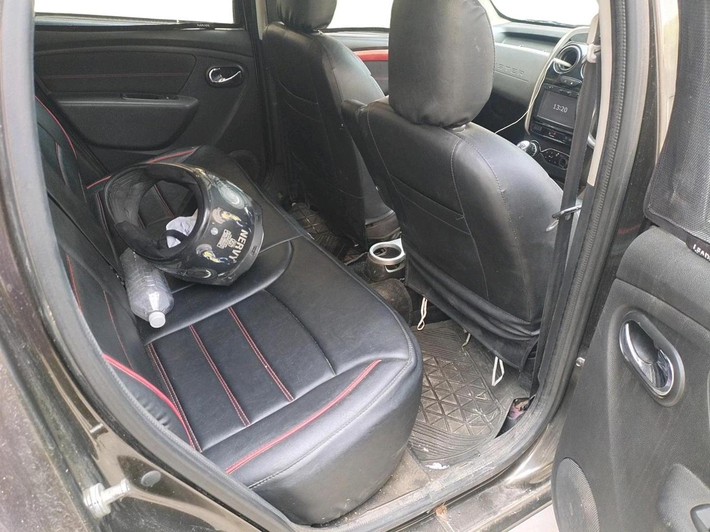 2017 Renault Duster 110 PS RXZ 4X4 MT DIESEL, Diesel, Manual, 88,520 km, interior