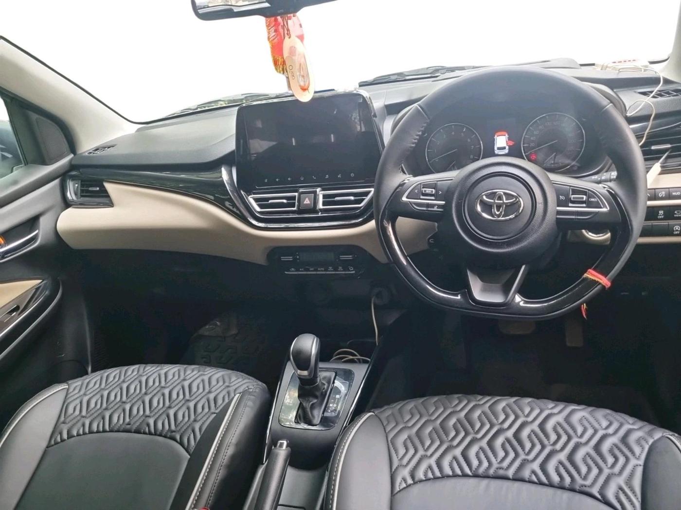 2025 Toyota Glanza V AMT, Petrol, Automatic, 4,664 km, interior