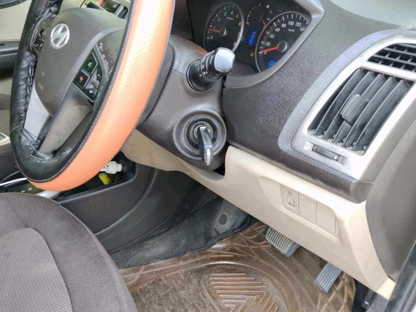 2012 Hyundai i20 SPORTZ 1.4 AT, Petrol, Automatic, 66,710 km, interior