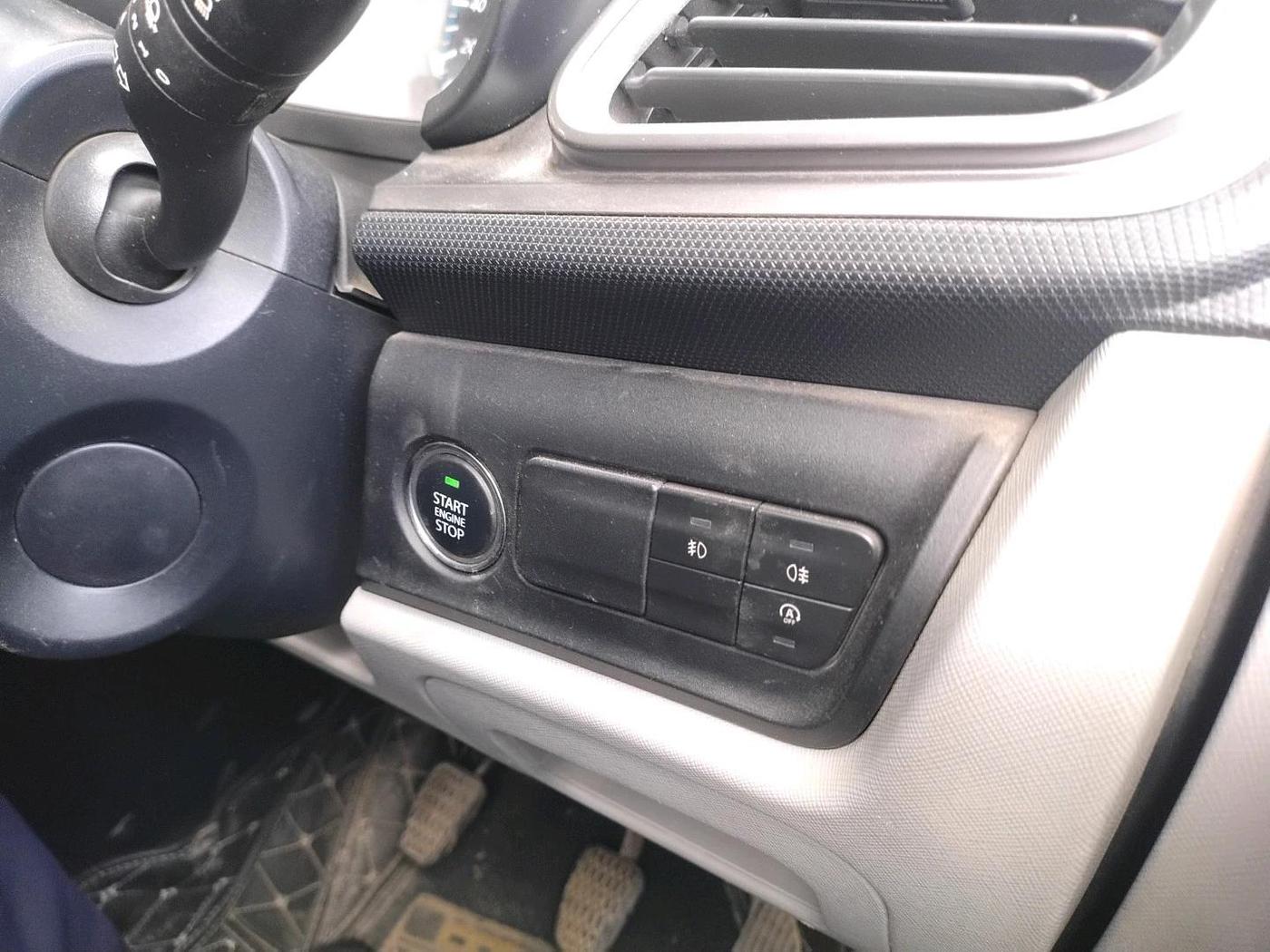 2020 Tata ALTROZ XZ PETROL, Petrol, Manual, 32,996 km, interior