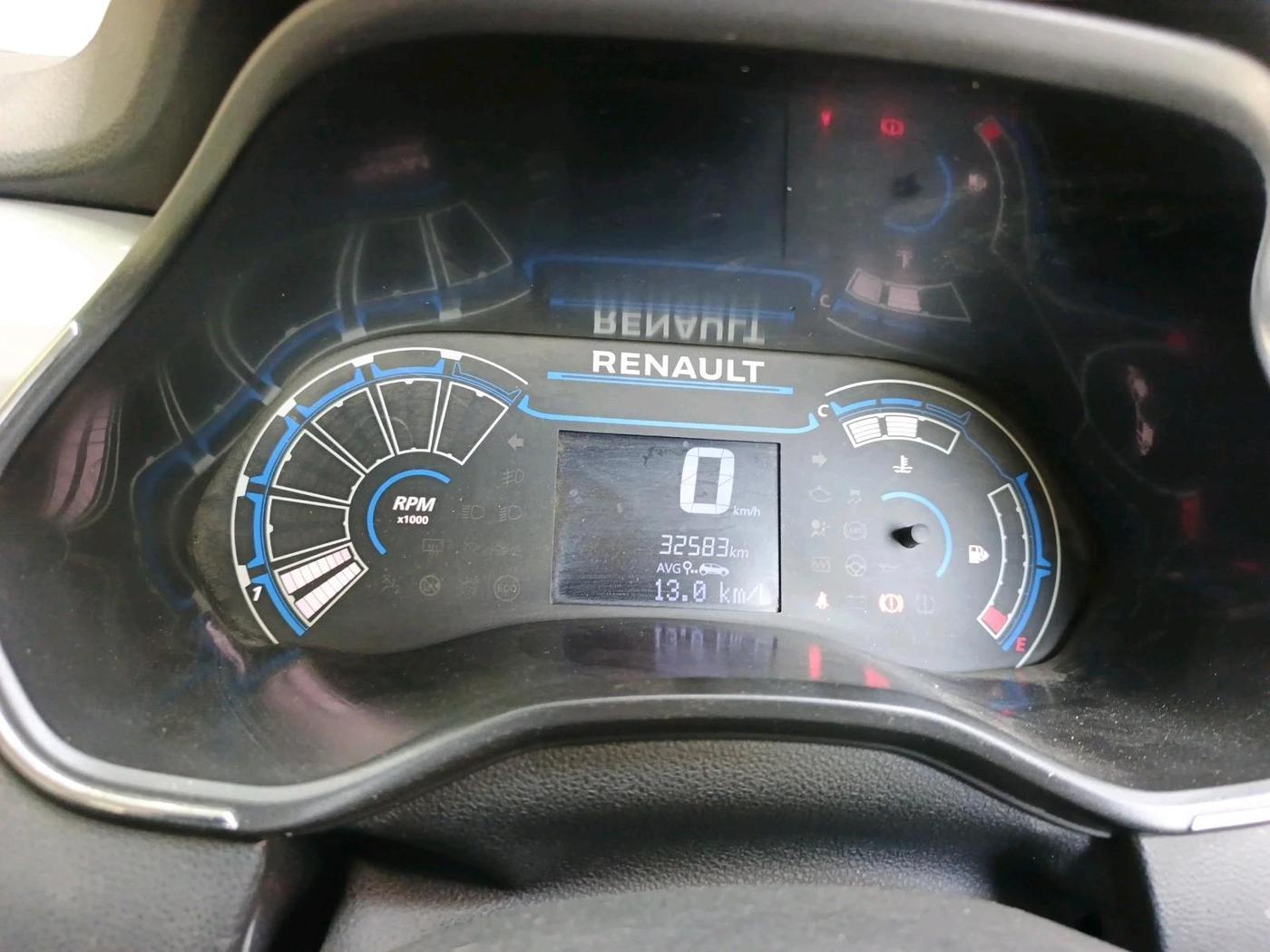2022 Renault TRIBER RXZ, Petrol, Manual, 32,583 km, interior