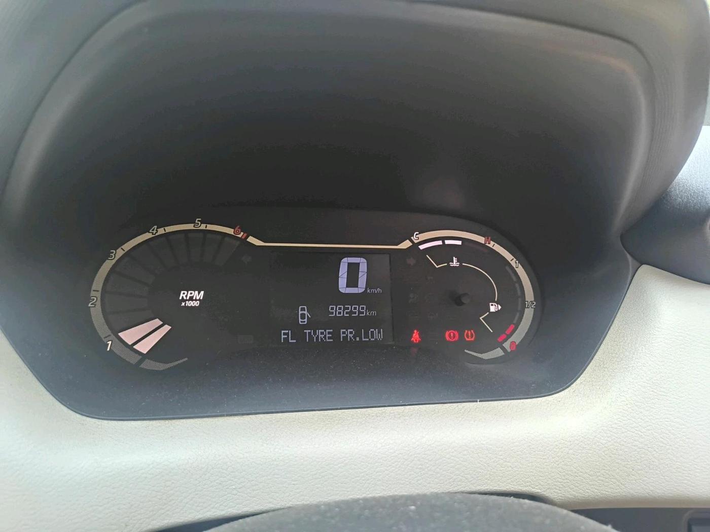2023 Nissan MAGNITE XL, Petrol, Manual, 98,299 km, interior