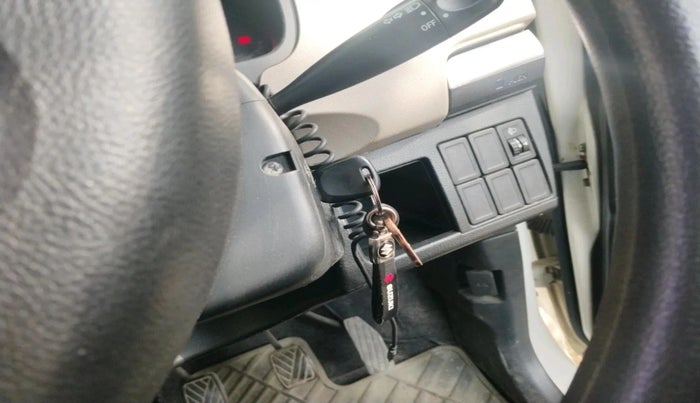 2013 Maruti Wagon R 1.0 LXI, Petrol, Manual, 1,17,077 km, interior