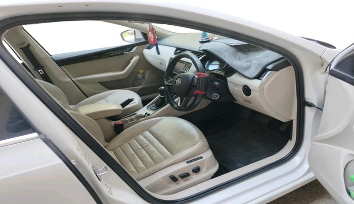 2016 Skoda Octavia ELEGANCE 1.8 TSI AT, Petrol, Automatic, 64,333 km, interior