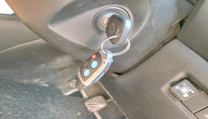 2021 Maruti Swift LXI, CNG, Manual, 1,33,393 km, interior