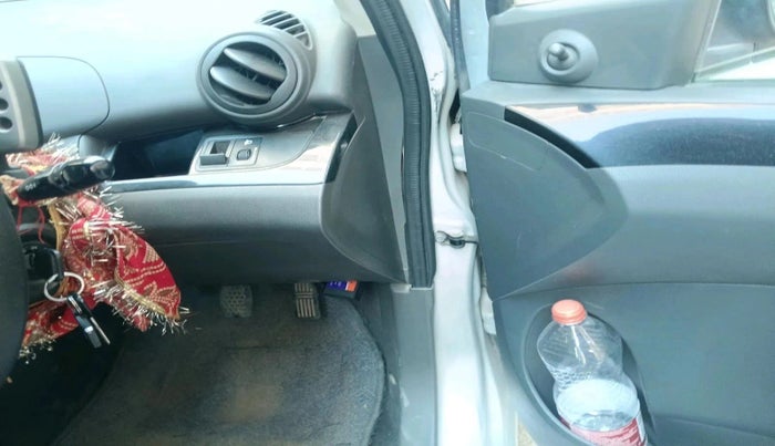 2011 Chevrolet Beat LT PETROL, Petrol, Manual, 1,21,466 km, interior