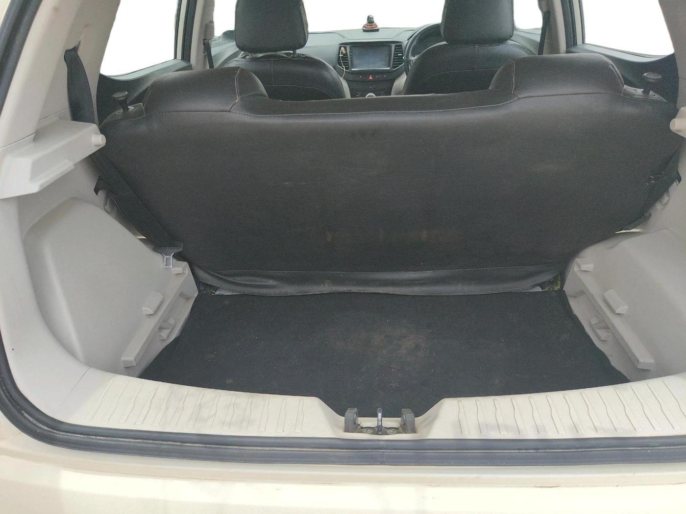 2021 Mahindra XUV300 W6 1.2 PETROL AMT, Petrol, Automatic, 21,905 km, exterior