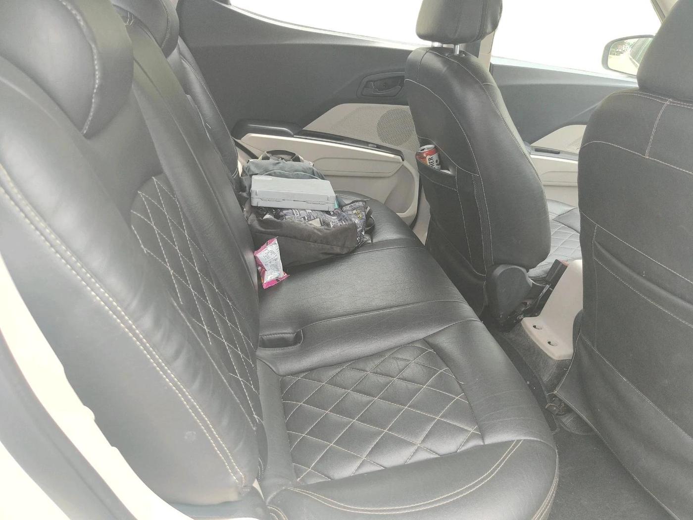 2021 Mahindra XUV300 W6 1.2 PETROL AMT, Petrol, Automatic, 21,905 km, interior
