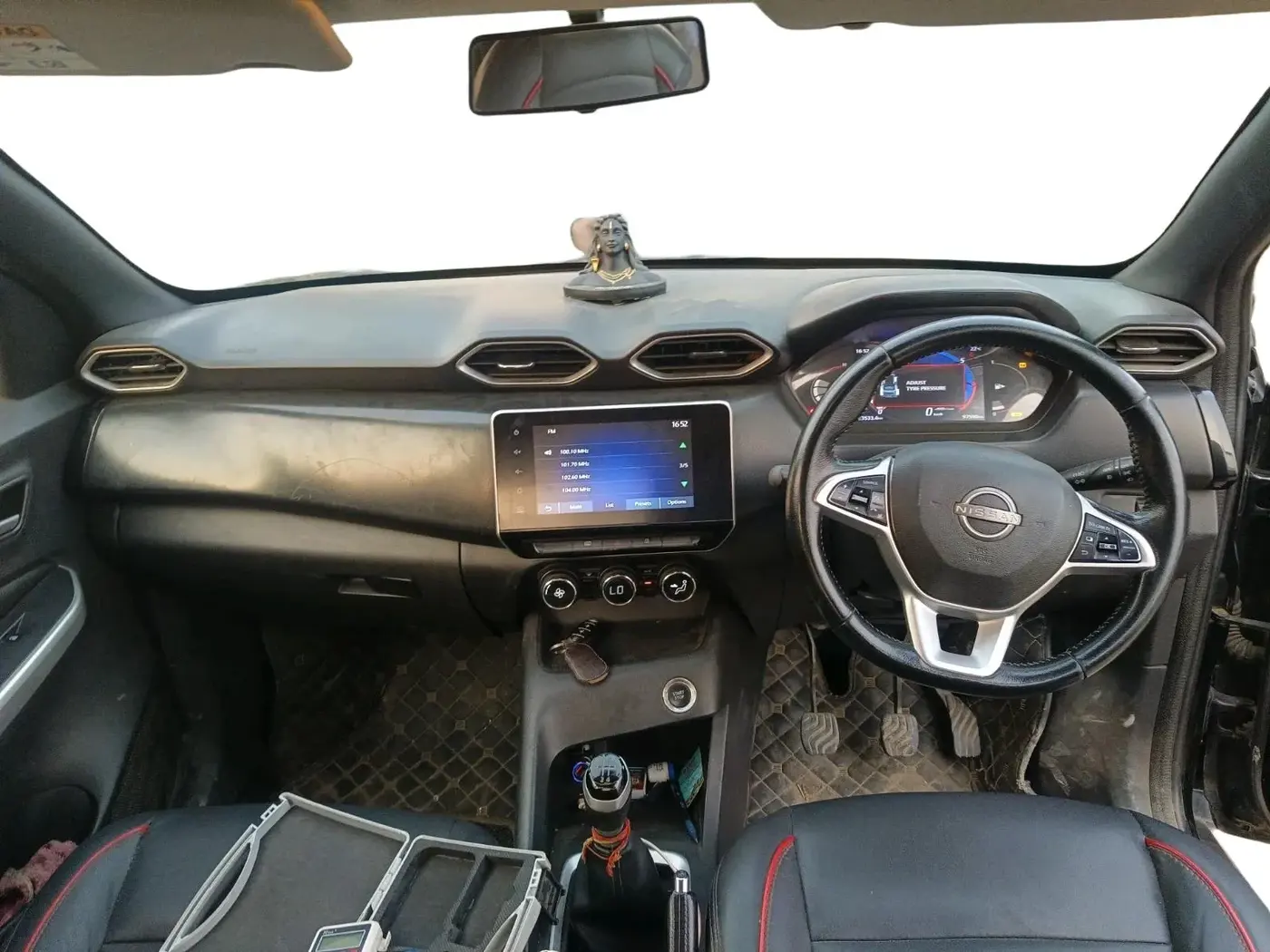 2021 Nissan MAGNITE XV PREMIUM, Petrol, Manual, 1,02,000 km, interior