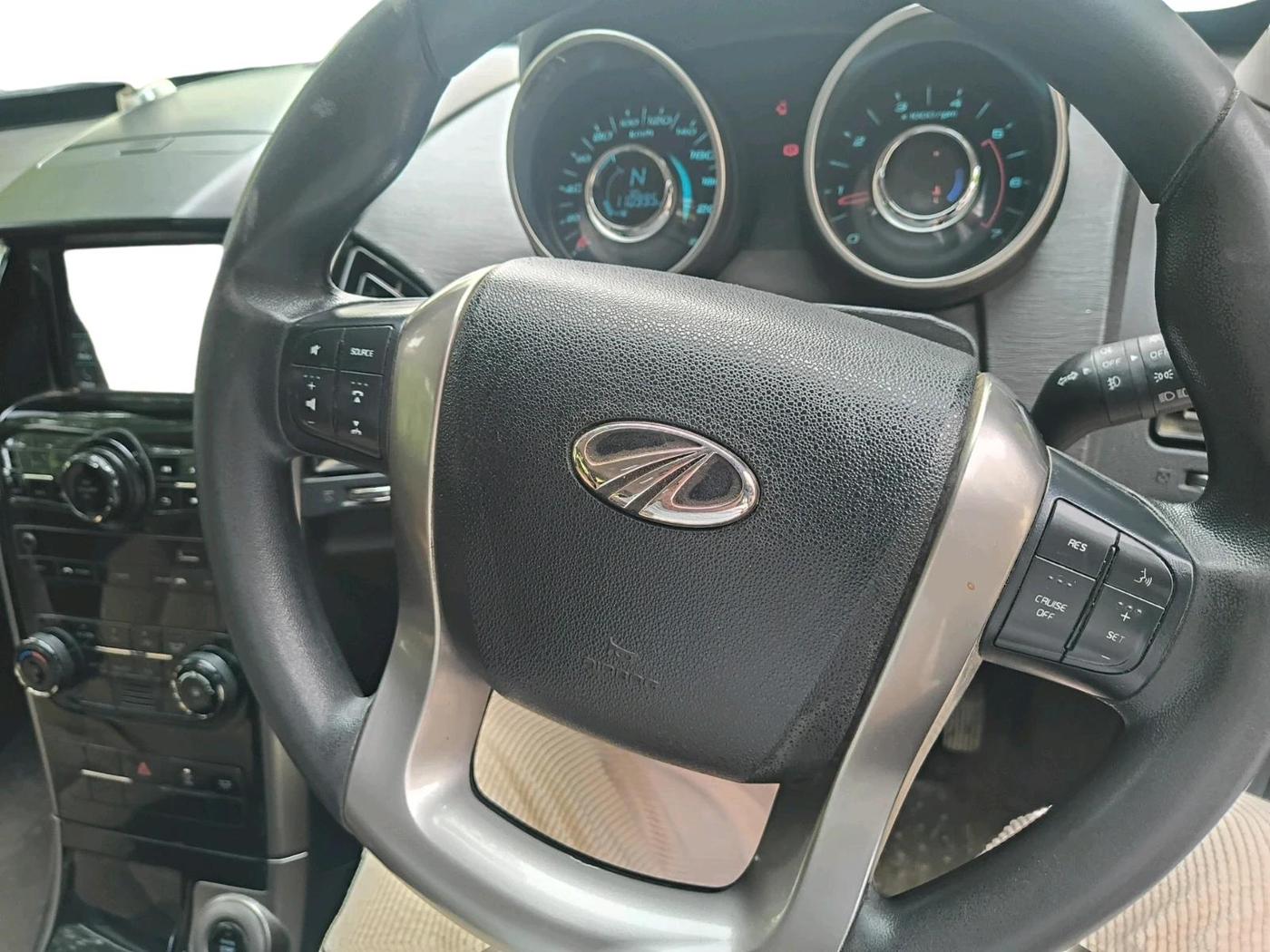 2019 Mahindra XUV500 W7, Diesel, Manual, 1,10,995 km, interior