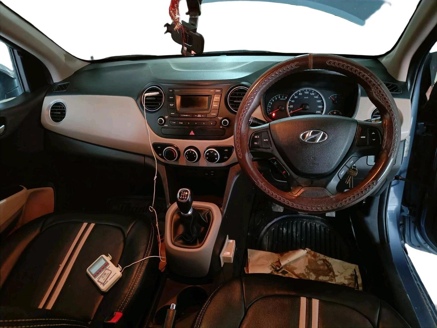 2016 Hyundai Grand i10 SPORTZ 1.2 KAPPA VTVT, CNG, Manual, 95,120 km, interior