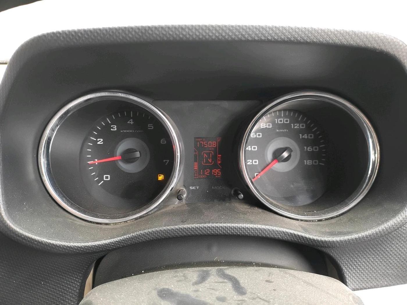 2017 Mahindra TUV300 T10 AMT, Diesel, Automatic, 1,12,195 km, interior
