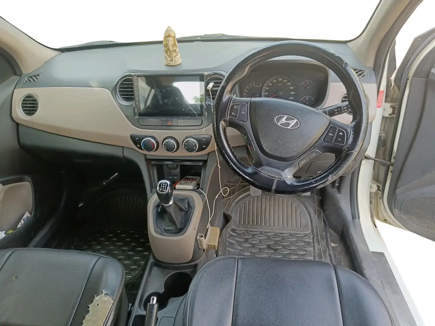 2014 Hyundai Xcent S 1.2, Petrol, Manual, 1,09,169 km, interior