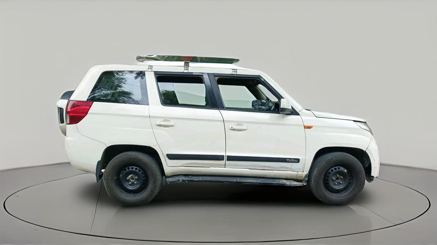2018 Mahindra TUV 300 PLUS P8, Diesel, Manual, 1,29,587 km, exterior