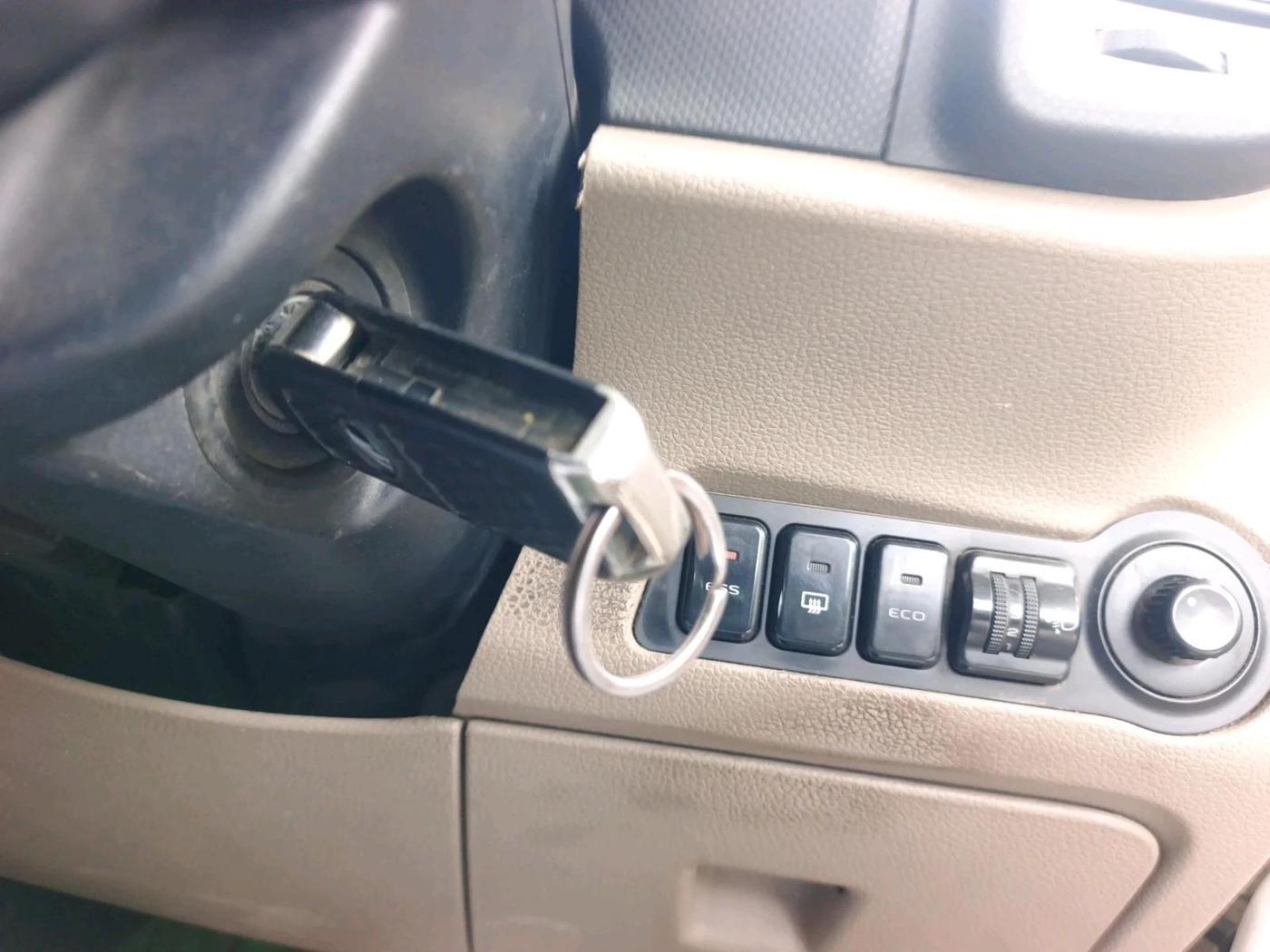 2018 Mahindra TUV 300 PLUS P8, Diesel, Manual, 1,29,587 km, interior