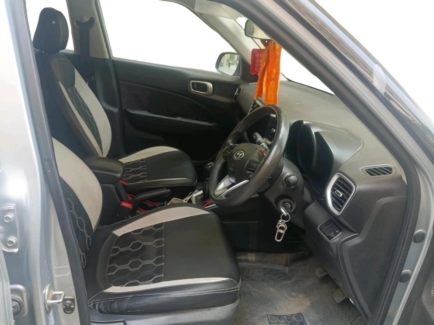 2020 Hyundai VENUE S 1.2, Petrol, Manual, 84,979 km, interior
