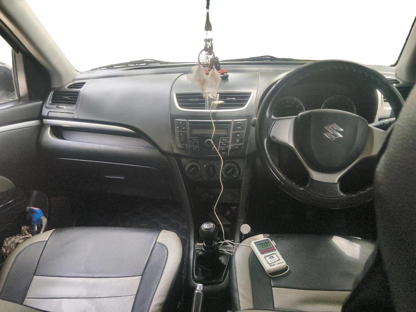 2014 Maruti Swift VXI, CNG, Manual, 1,21,694 km, interior