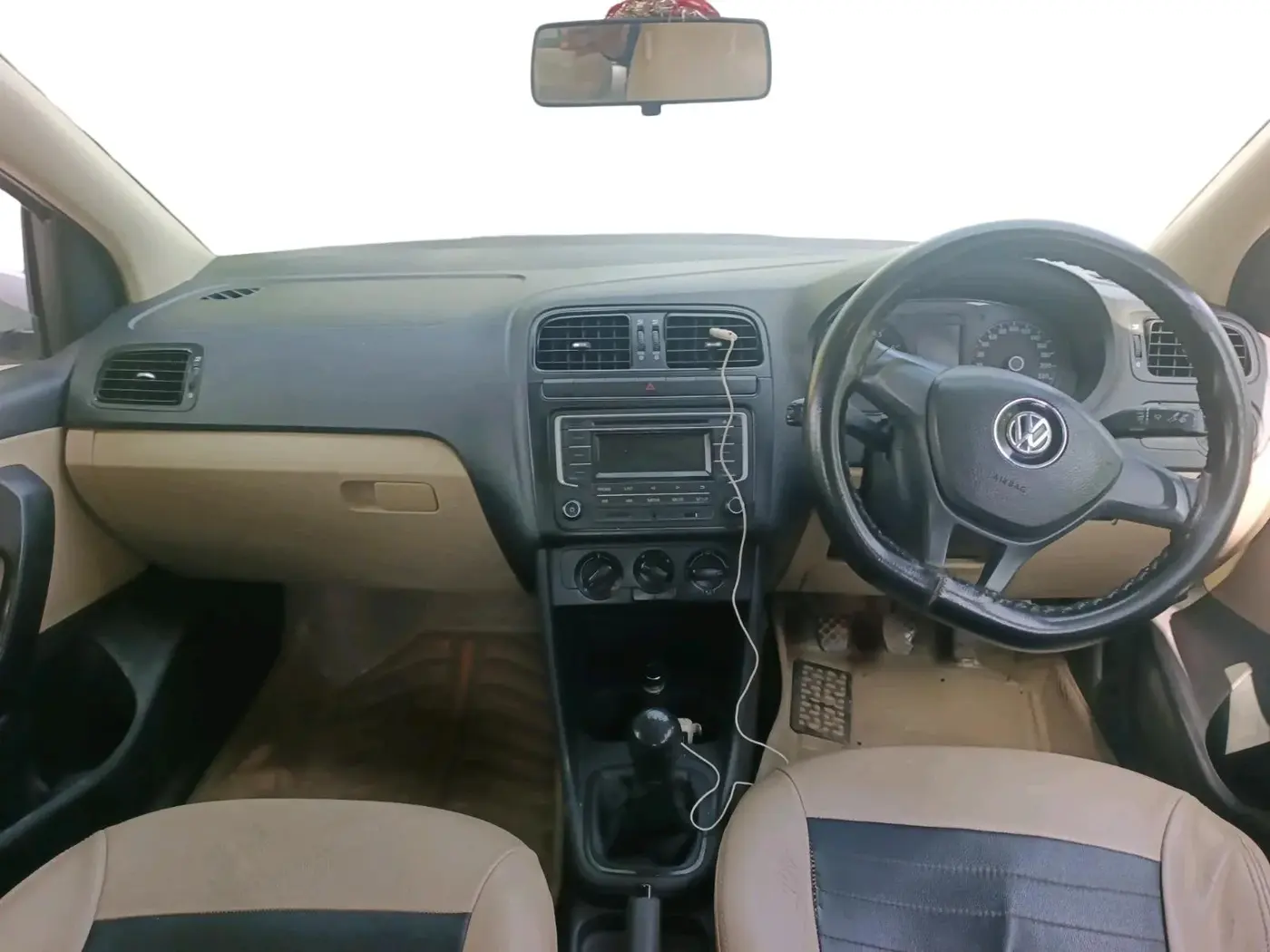 2016 Volkswagen Ameo COMFORTLINE 1.2L, Petrol, Manual, 60,165 km, interior