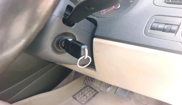 2016 Volkswagen Ameo TRENDLINE 1.0L, Petrol, Manual, 60,165 km, interior