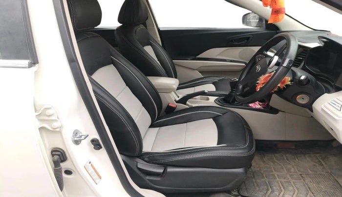 2020 Mahindra XUV300 W6 1.2 PETROL, Petrol, Manual, 46,000 km, interior
