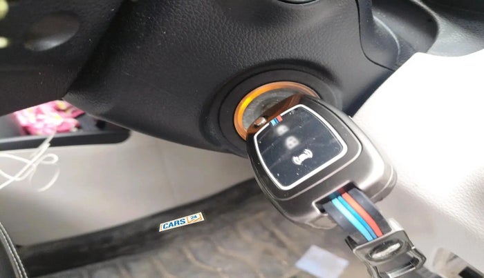 2020 Mahindra XUV300 W6 1.2 PETROL, Petrol, Manual, 46,000 km, interior