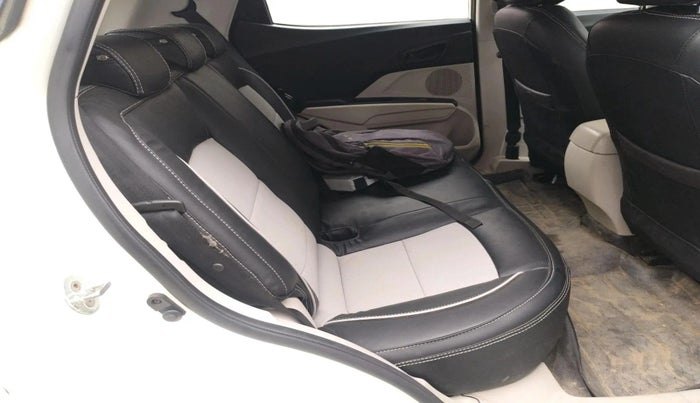2020 Mahindra XUV300 W6 1.2 PETROL, Petrol, Manual, 46,000 km, interior