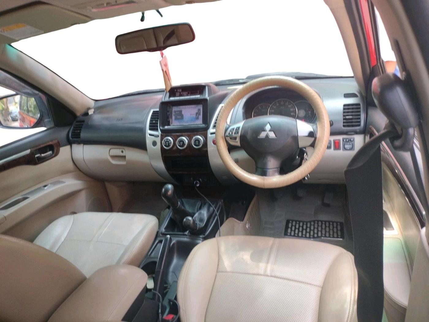 2016 Mitsubishi Pajero Sport 2.5 MT 4X4, Diesel, Manual, 1,15,670 km, interior