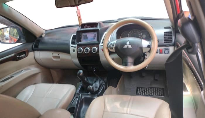 2016 Mitsubishi Pajero Sport 2.5 MT 4X4, Diesel, Manual, 1,15,670 km, interior