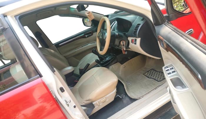 2016 Mitsubishi Pajero Sport 2.5 MT 4X4, Diesel, Manual, 1,15,670 km, interior