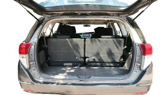 2022 Toyota Innova Crysta 2.4 G 7 STR, Diesel, Manual, 36,579 km, exterior