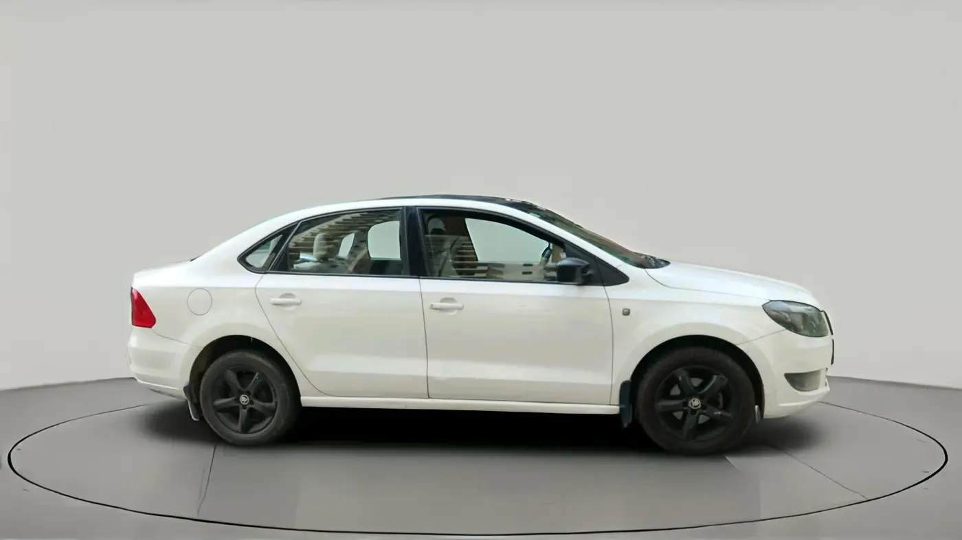 2015 Skoda Rapid AMBITION 1.6 MPI MT PLUS, Petrol, Manual, 1,29,734 km, exterior