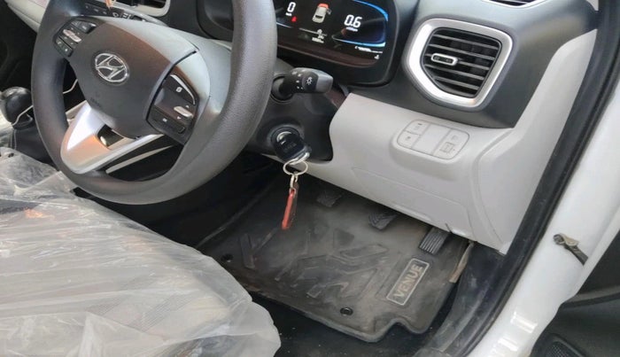 2025 Hyundai VENUE S (O) Plus 1.2 Petrol , Petrol, Manual, 10,581 km, interior