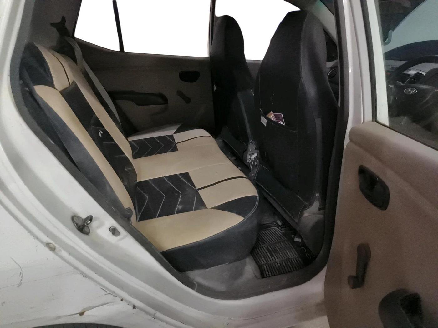 2011 Hyundai i10 ERA 1.1, CNG, Manual, 1,50,277 km, interior
