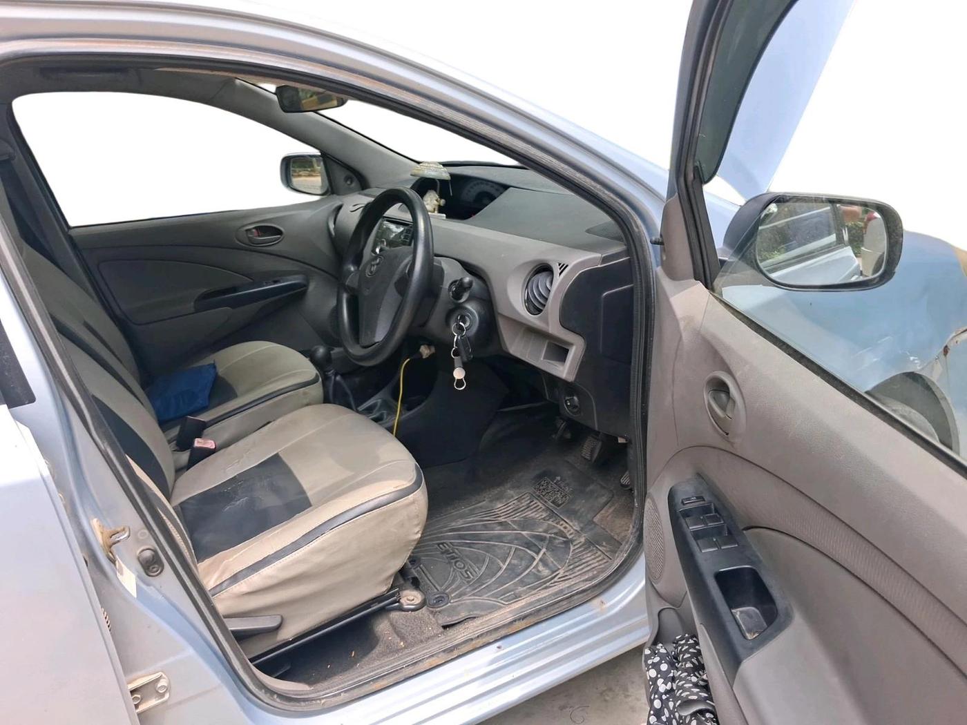 2011 Toyota Etios G, Petrol, Manual, 1,73,788 km, interior