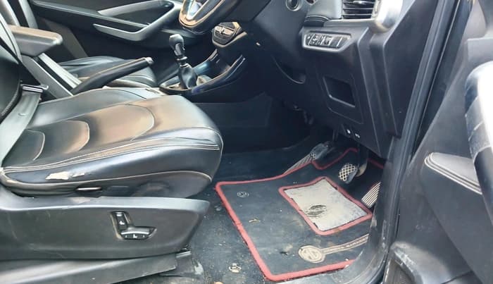 2019 MG HECTOR SMART HYBRID 1.5 PETROL, Petrol, Manual, 1,59,513 km, interior