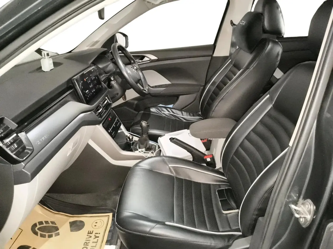 2021 Skoda KUSHAQ AMBITION 1.0L TSI MT, Petrol, Manual, 49,892 km, interior