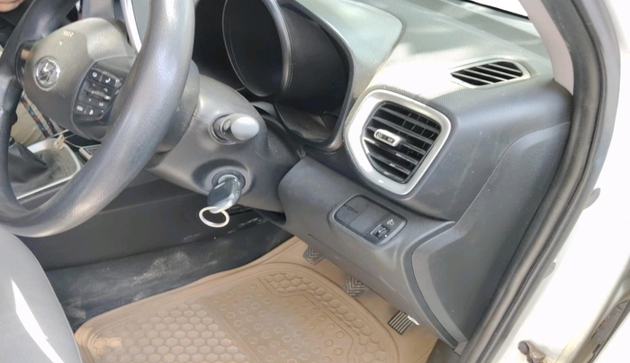 2019 Hyundai VENUE S 1.2, Petrol, Manual, 61,877 km, interior