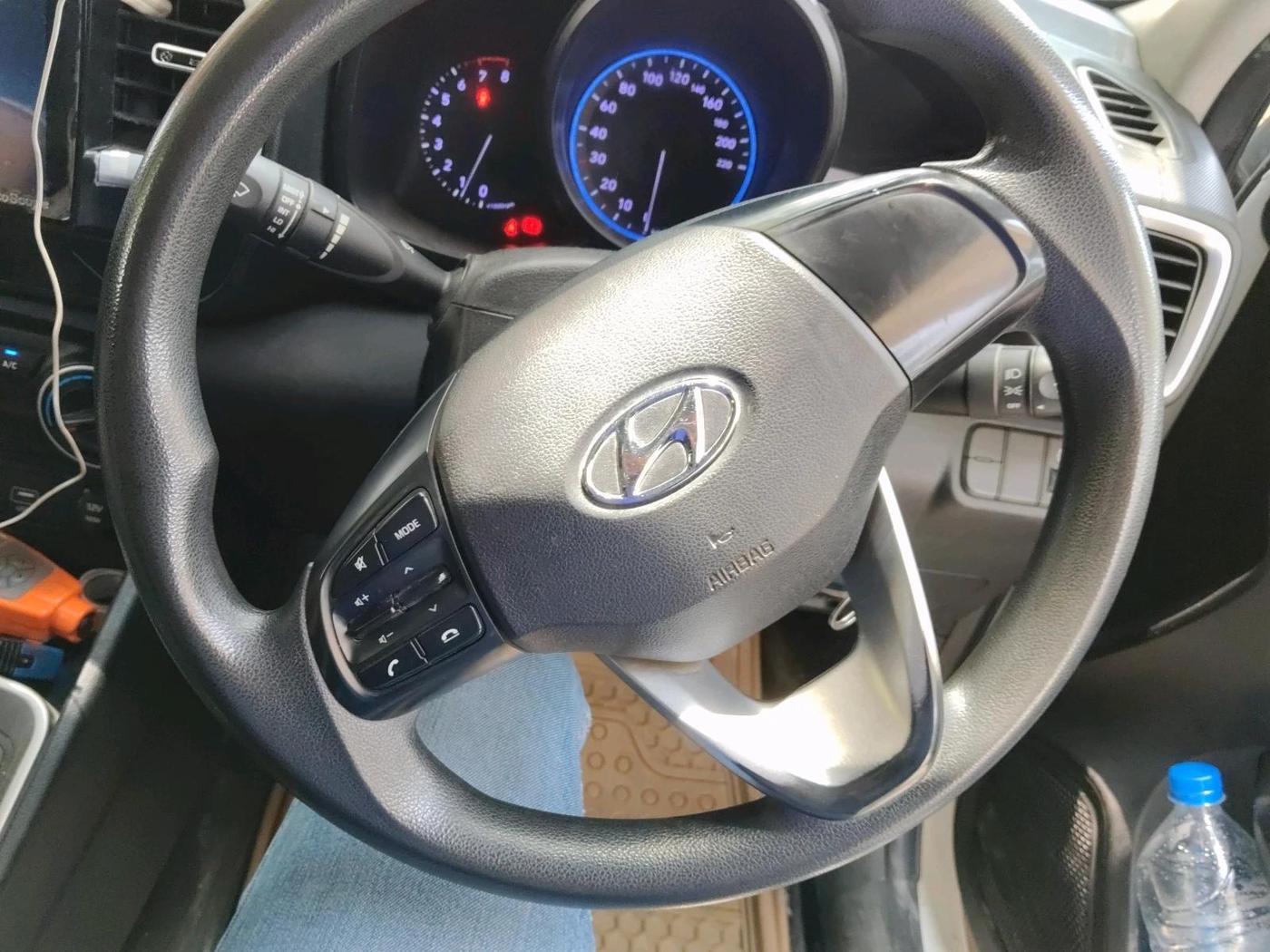 2019 Hyundai VENUE S 1.2, Petrol, Manual, 61,877 km, interior