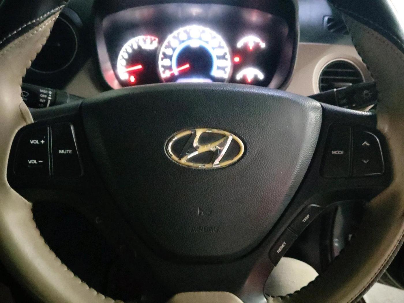 2016 Hyundai Grand i10 SPORTZ 1.2 KAPPA VTVT, CNG, Manual, 84,447 km, interior