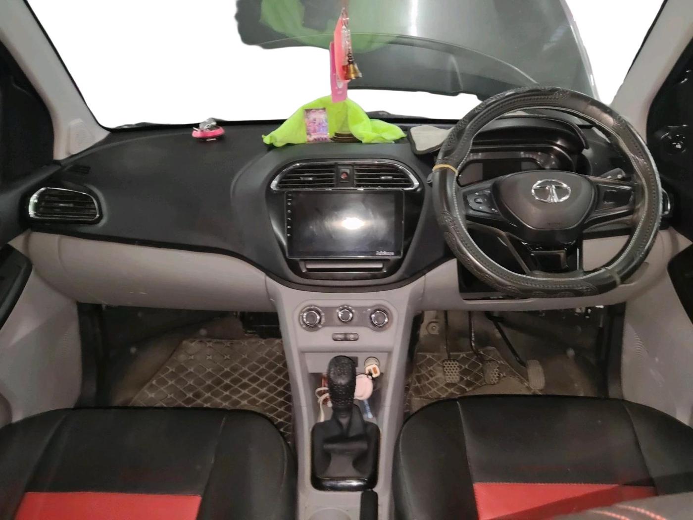2023 Tata Tiago XT PETROL, Petrol, Manual, 27,732 km, interior