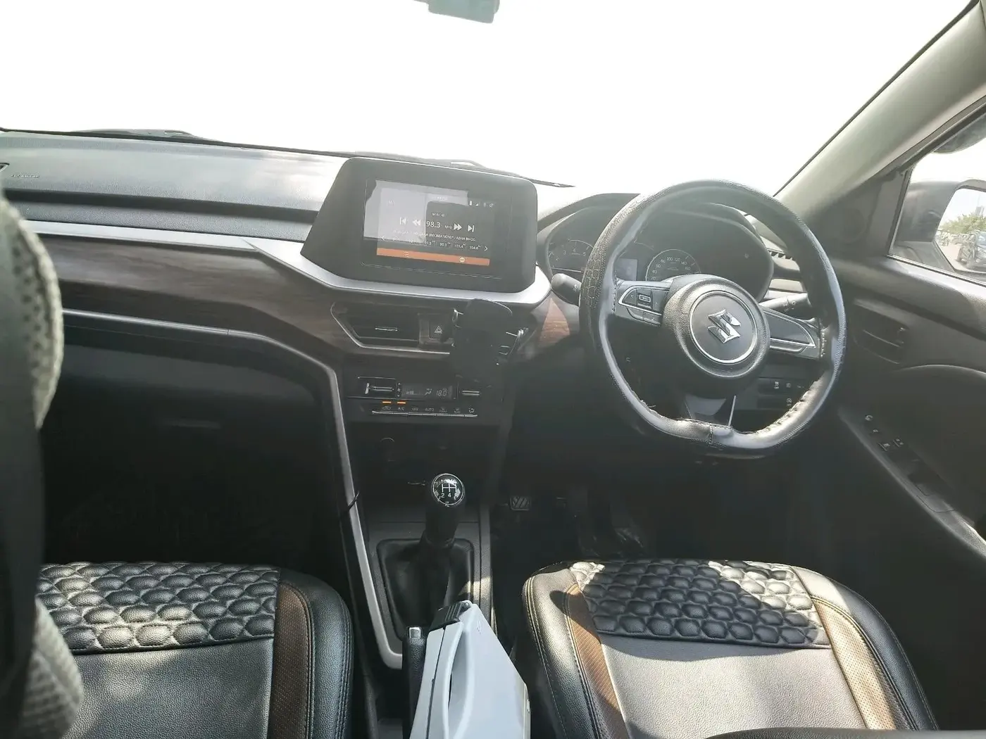 2023 Maruti BREZZA VXI SMART HYBRID, Petrol, Manual, 28,505 km, interior