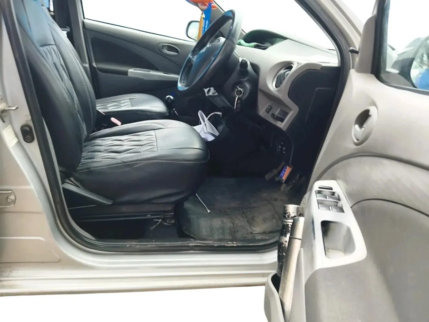 2011 Toyota Etios V, CNG, Manual, 2,63,145 km, interior